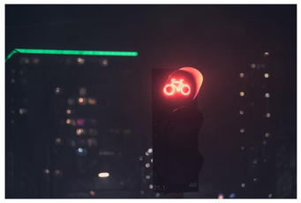 传统红绿灯与智能信号灯的区别是什么？