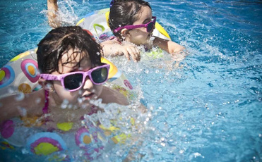 智慧游泳馆之无边际泳池