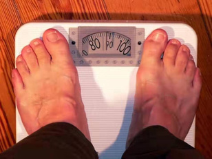 智能体脂秤实现准确测量体脂率