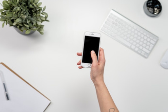 交谈了解领域多场景助理智能硬件解决方案